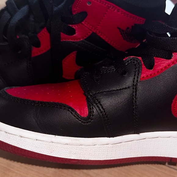 Nike Air Jordan 1 Retro Mid GS “Banned/Bred” WOMENS 6.5 🖤❤️ - Picture 6 of 10